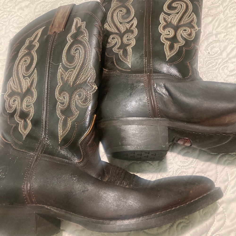 Western boots with stitching size 6